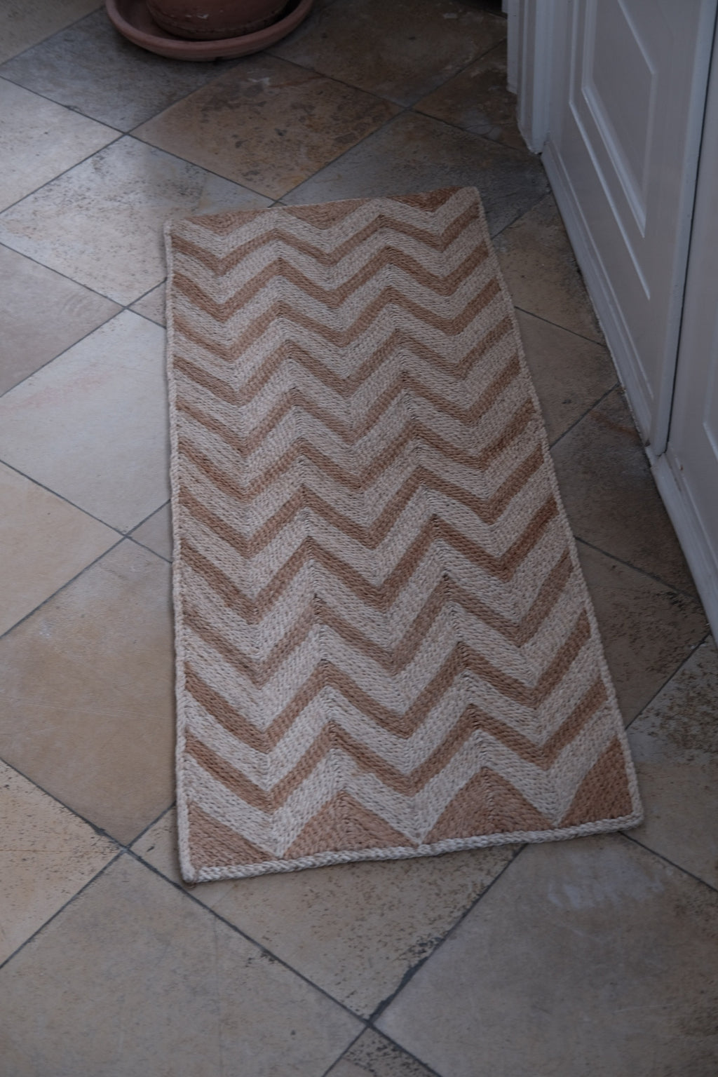 Måtte • Chevron • 46 x 120 cm • Tan • DORA