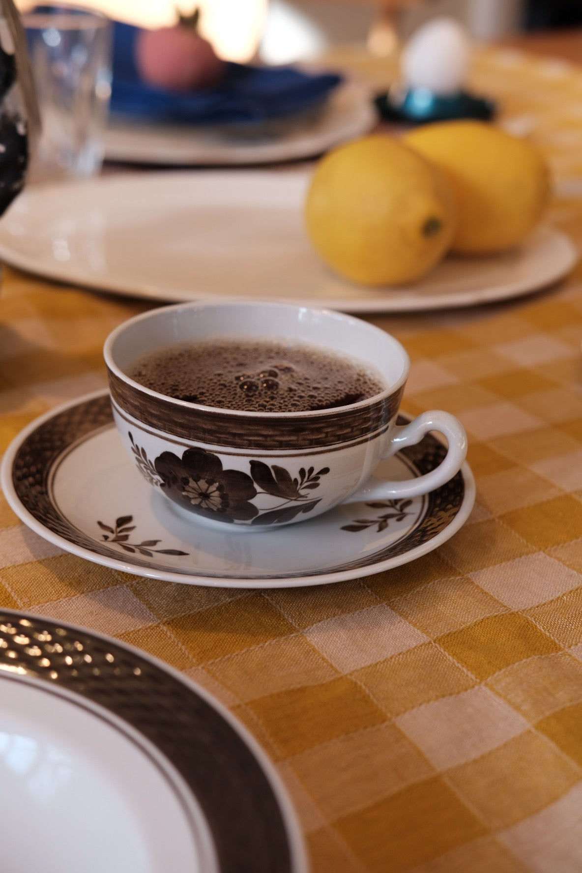 Vintage Royal Copenhagen Kop & Underskål set featuring Brun Morgenfrue floral design by DORA VINTAGE, with detailed porcelain craftsmanship.