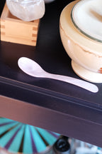 Lyserød ske fra Heim Söhne, æg formet, med blødt greb og elegant design, perfekt til servering og madlavning.