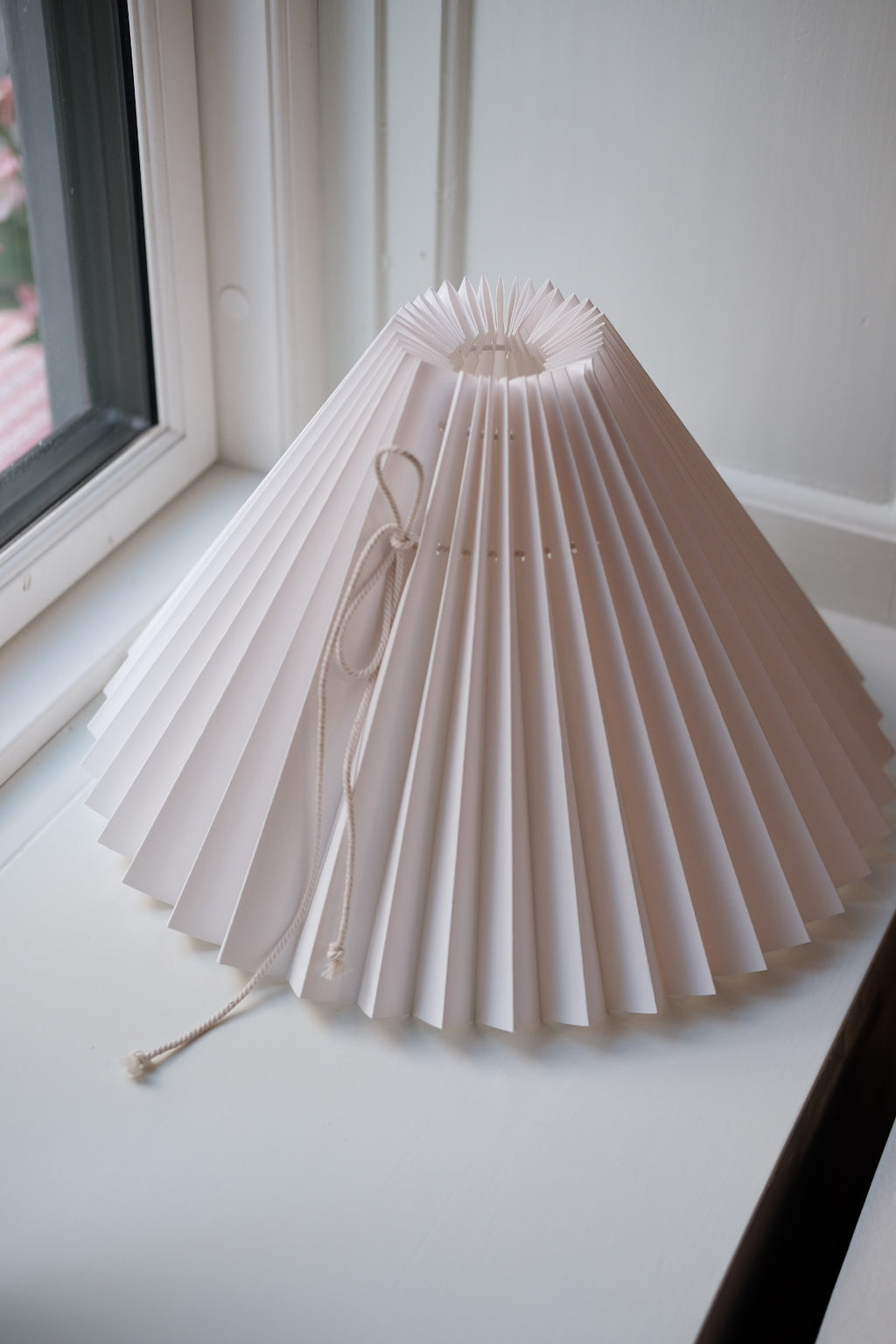 Lampeskærm • Håndlavet Plisseskærm • 26 cm • Hvid