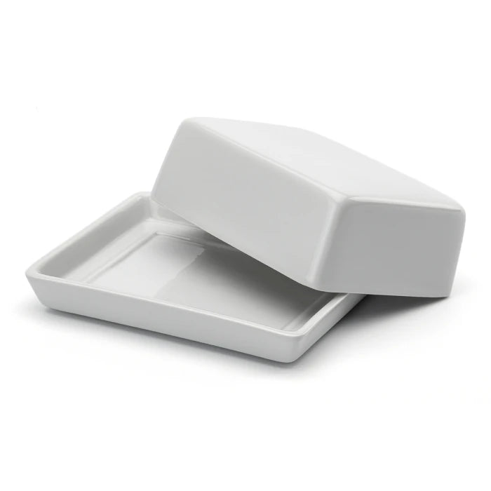 Stor porcelæns smørskål fra DORA med elegant design, perfekt til smør eller små serveringer.