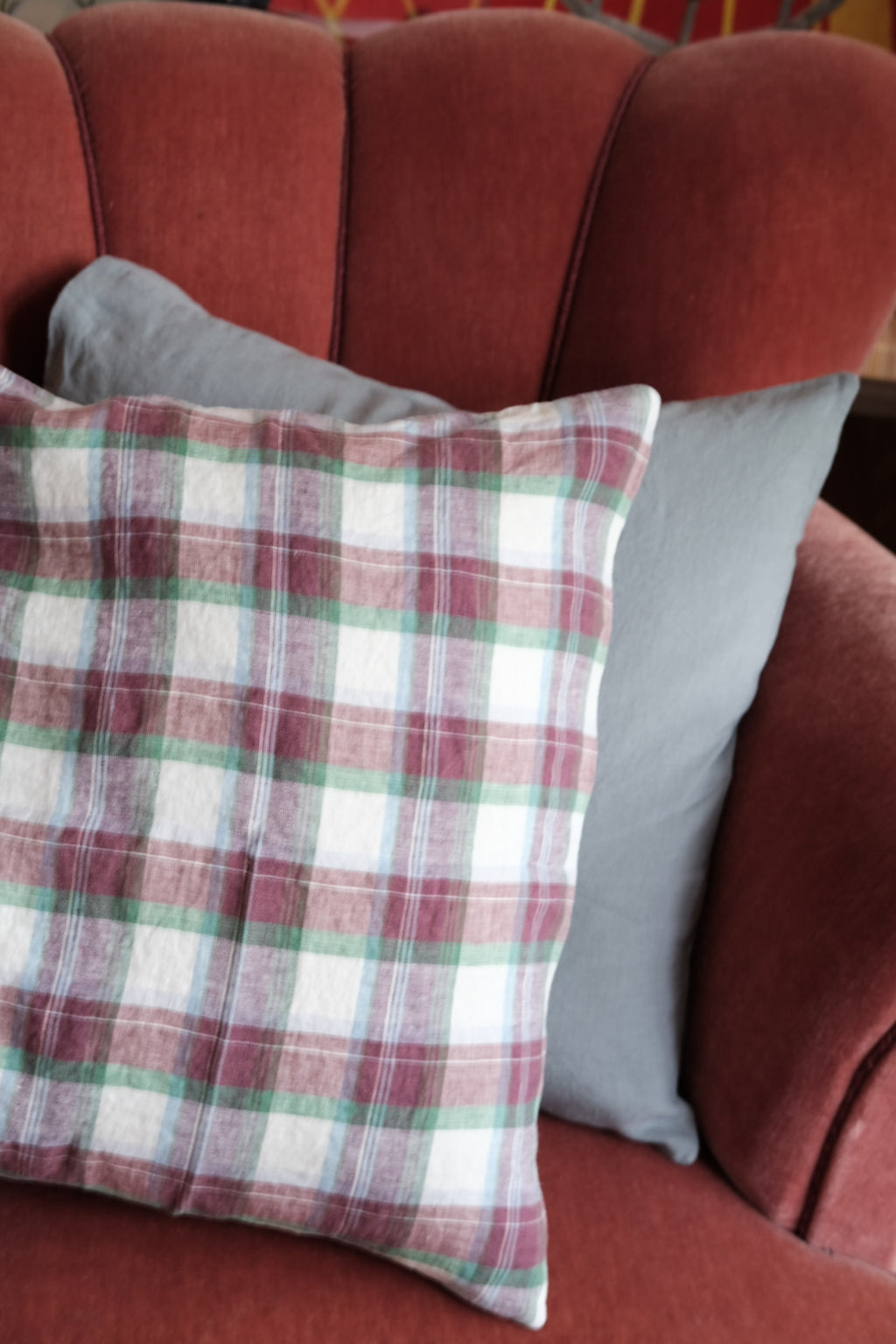 Pudevår • Hør • 50x50 cm • Blommefarvet Tern