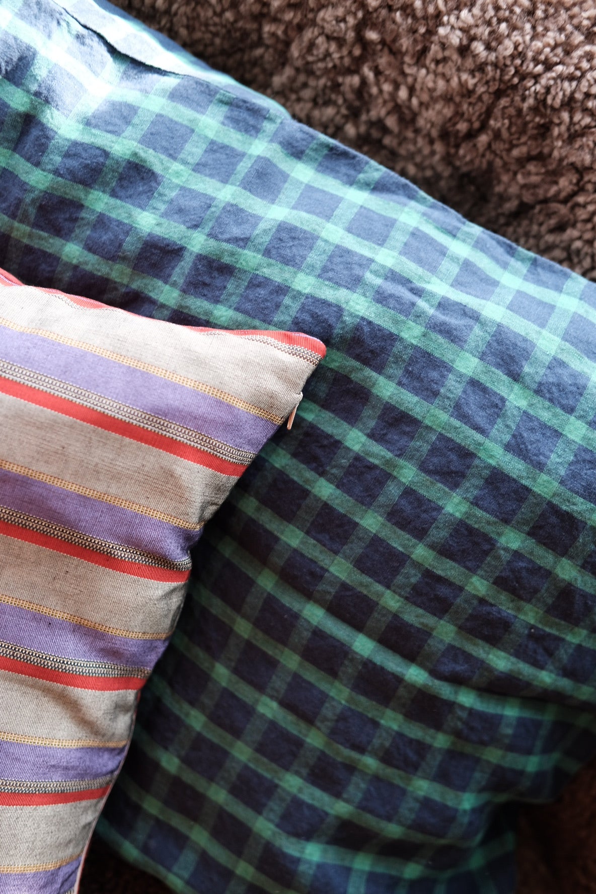 Linge Particulier Hør Pude with green marine checkerboard pattern, 50x50 cm decorative cushion for sofa or bed.