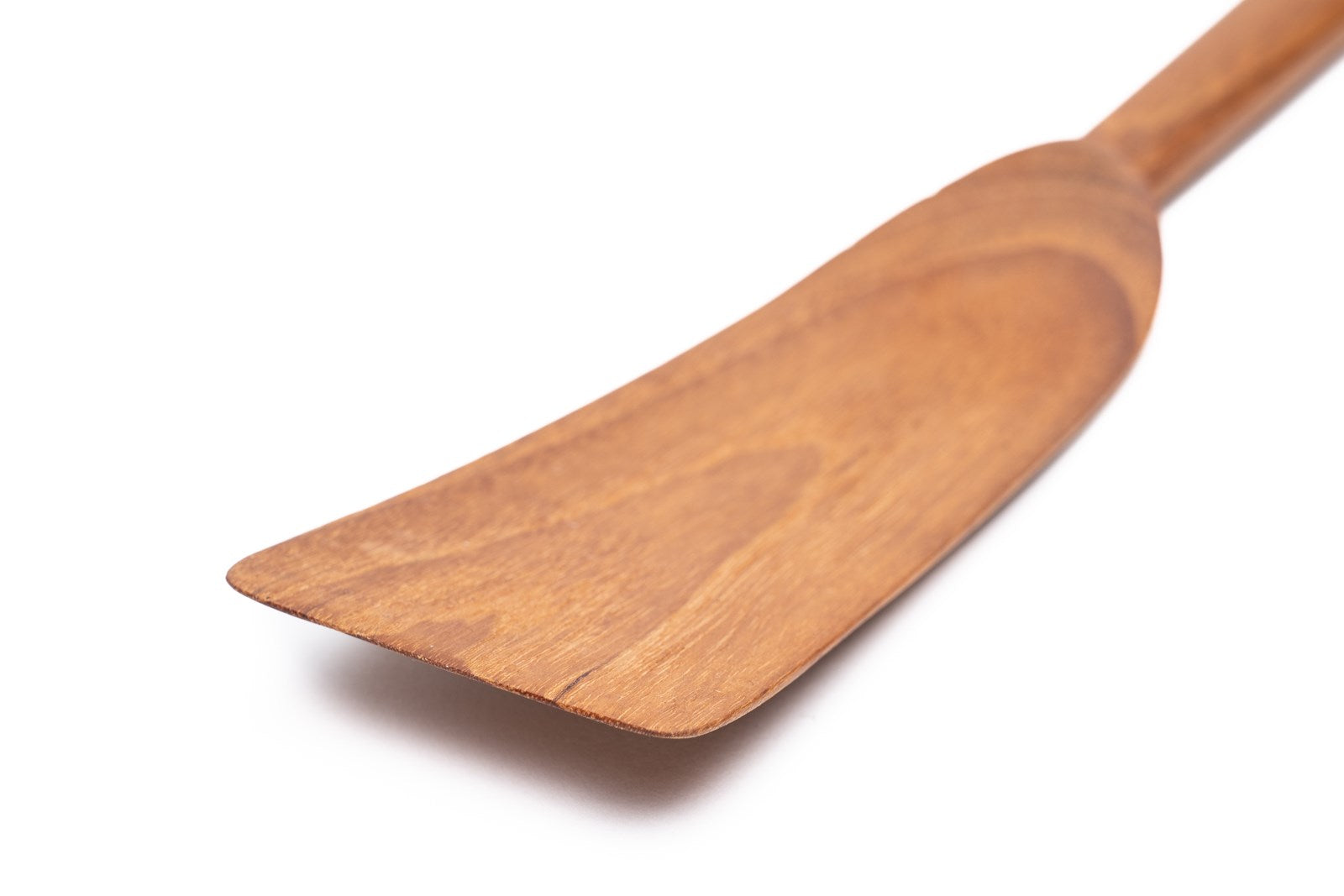 Redskab spatel in teakwood for kitchen use, from Kunst og Køkkentøj, with a sleek design and ergonomic handle.