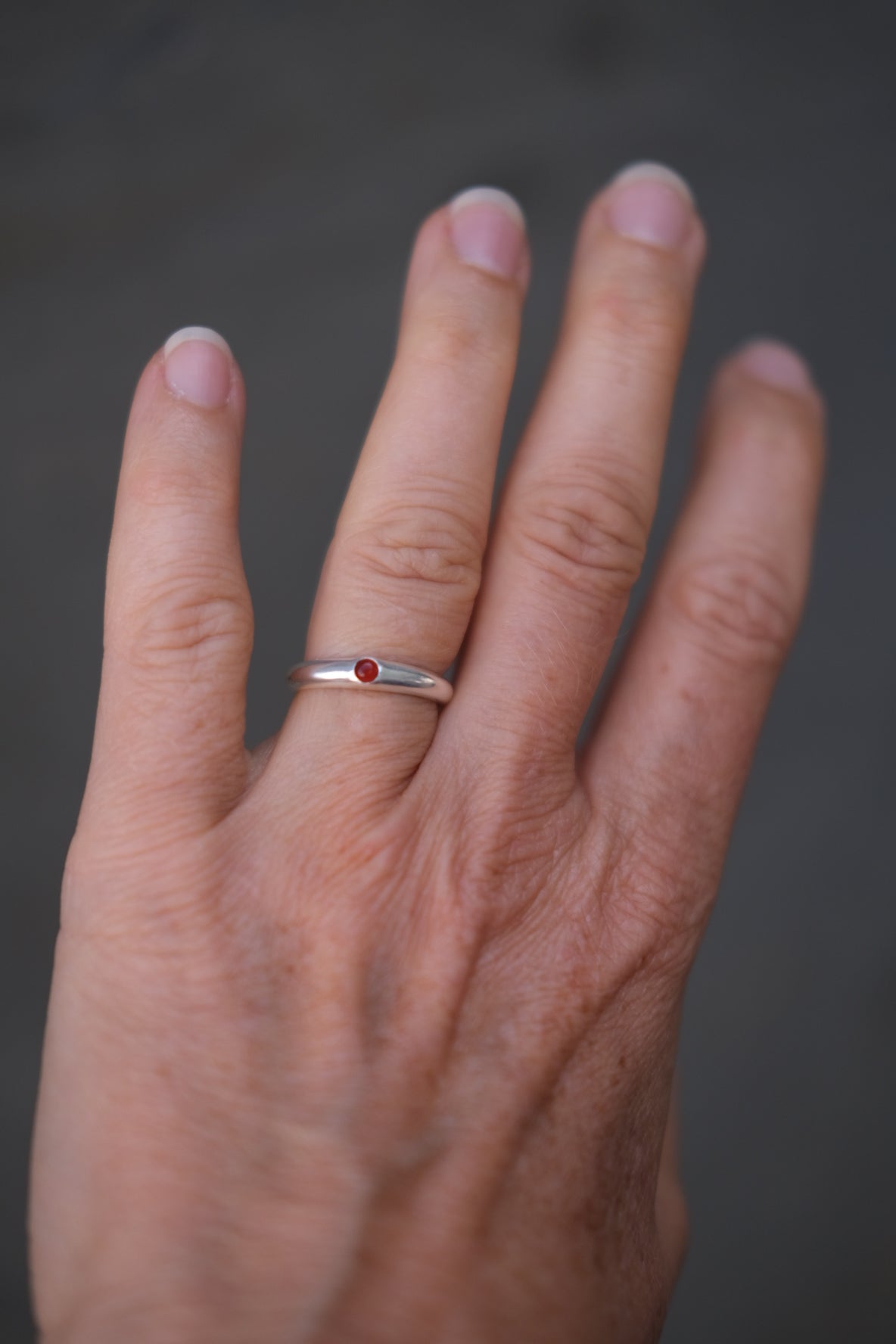 Fingerring • Tiny Signet • Sølv & Rød karneol