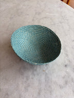 Braided bowl in Iraca palm leaves • mini • turquoise