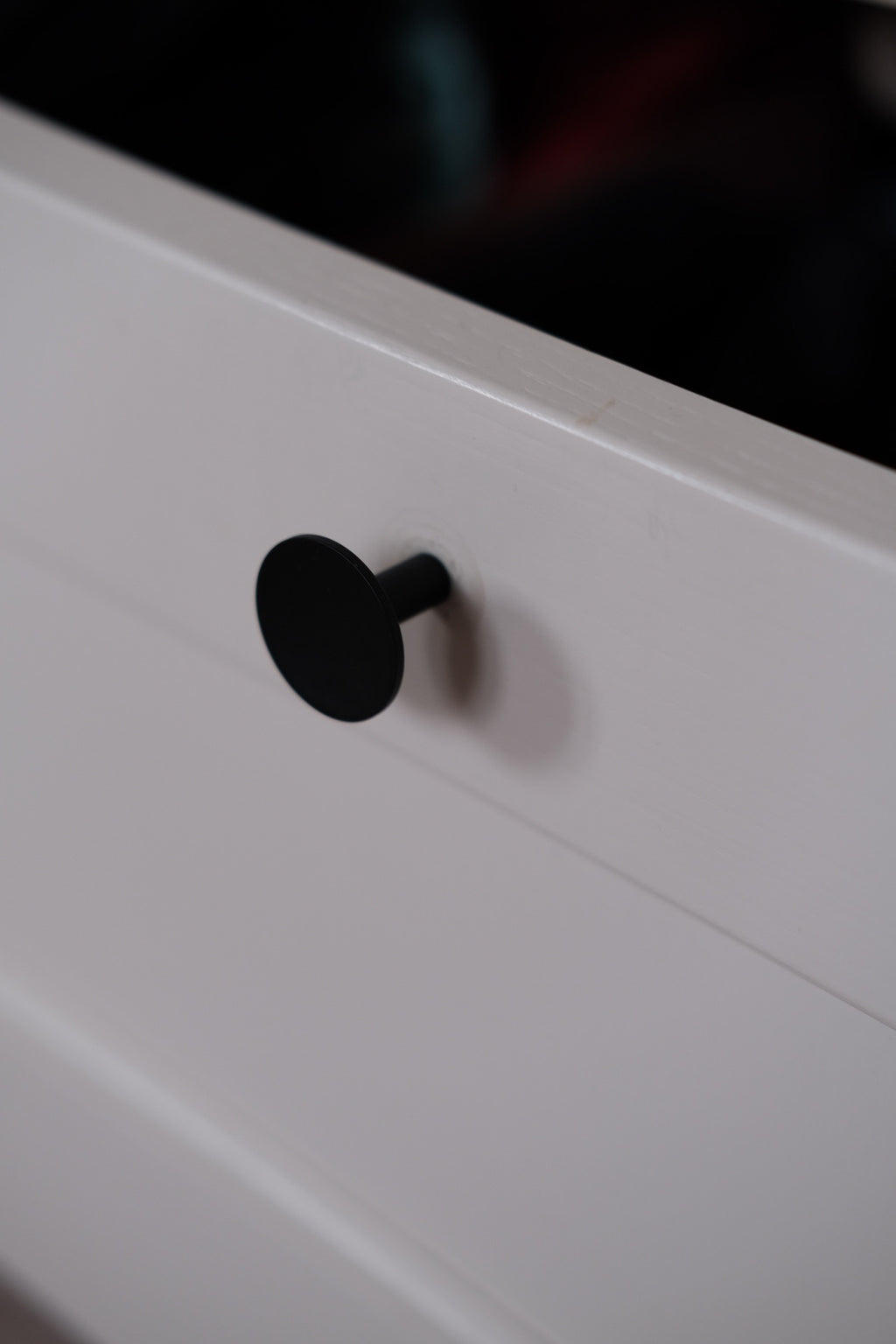 Møbelknap • Greb • Sort • Dyb 28 mm