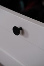 Møbelknap • Greb • Sort • Dyb 28 mm