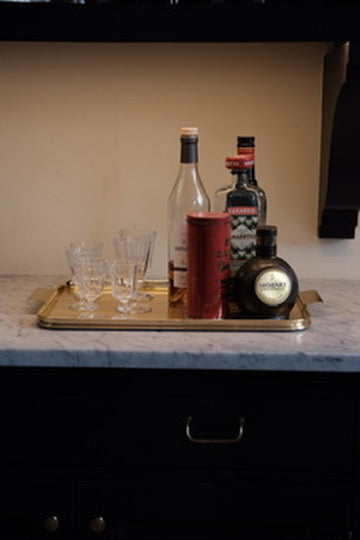 Vintage vinglas af glas fra Karlberg, designet af Elis Bergh, brandet DORA VINTAGE, vist i klar detalje.