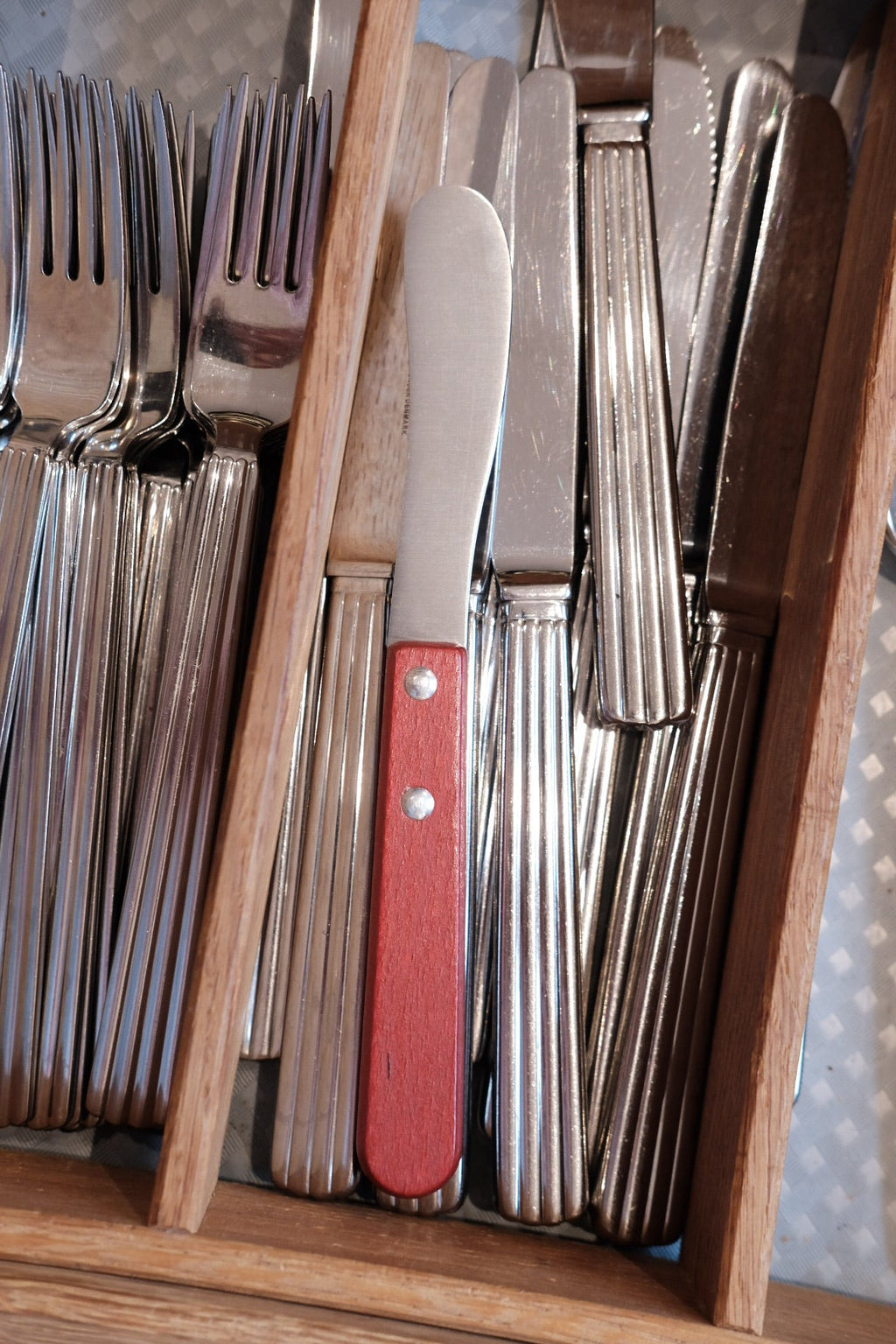 Smørkniv • Træskaft • Rød