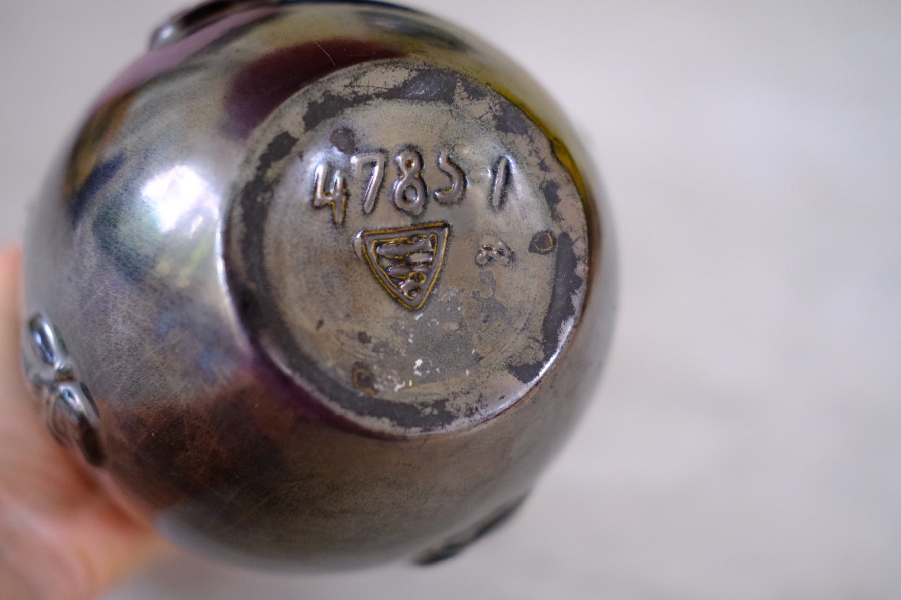 Vintage • Vase • Keramik • Mørkebrun med blomster motiver