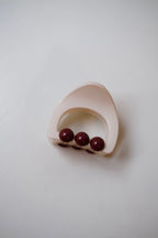 Hårklip • Trekantet hvid med perle