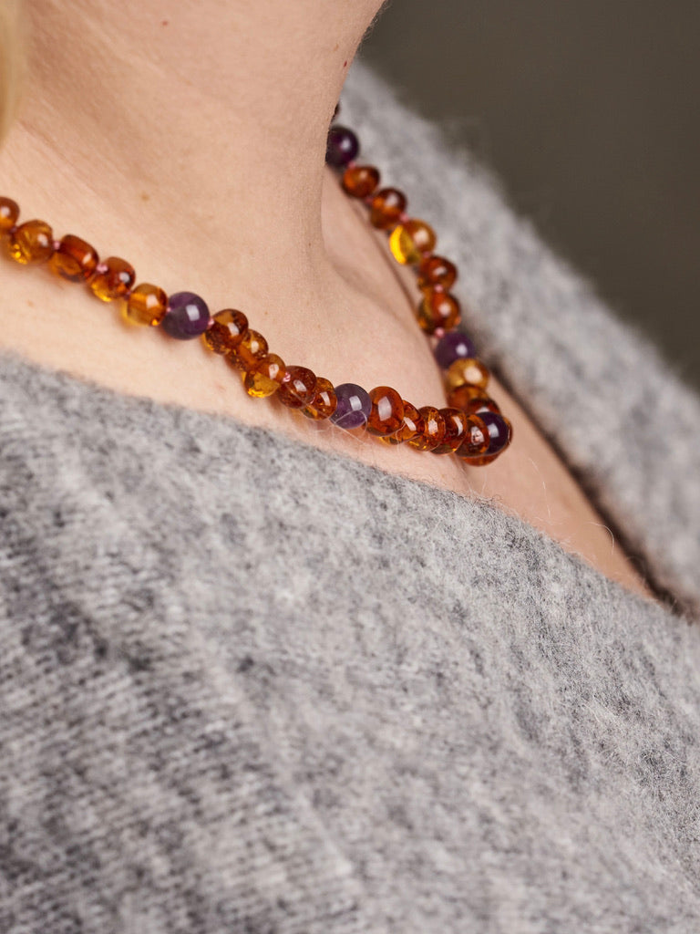 Halskæde • Ædelsetensperler • Amethyst & rav