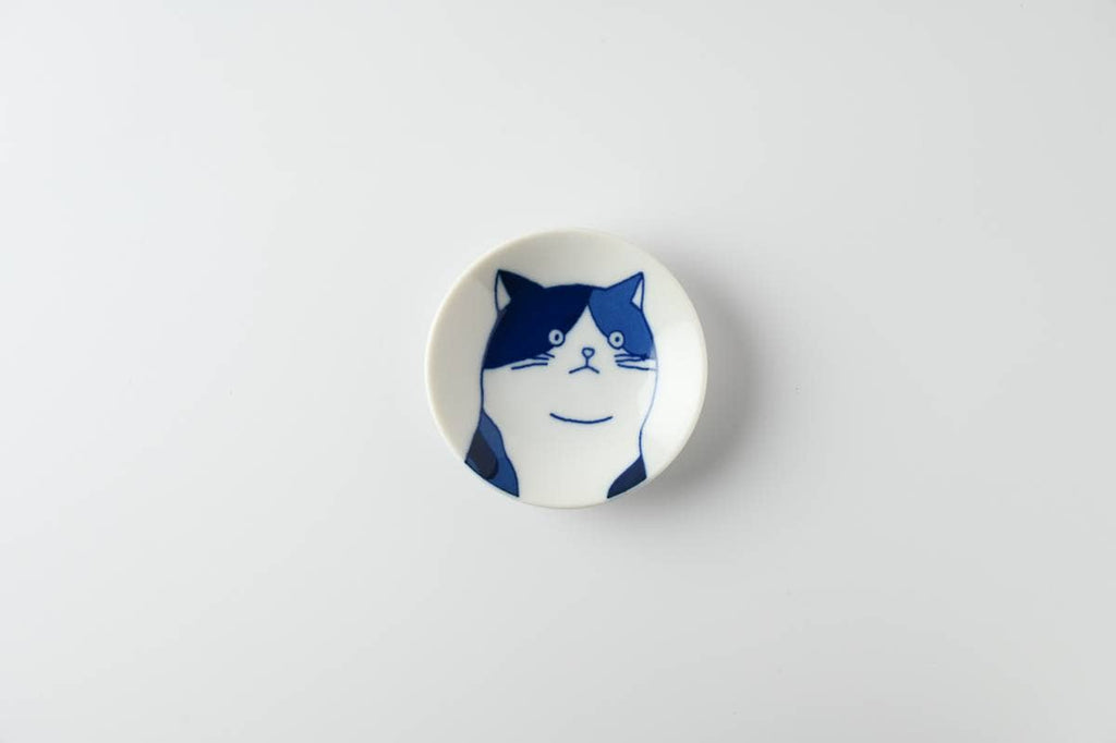 Lille SHICHI-tallerken i porcelæn med Mike-kattemotiv