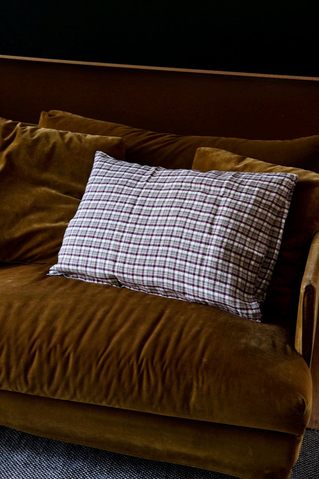 Pudevår • Hør • 50x70 cm • Mørkerøde og Grønne Tern