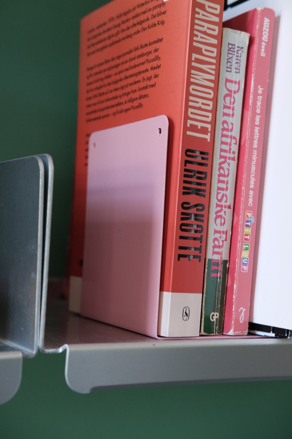 Bogstøtte • Hylde • Lyserød • Sendes ikke