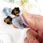 DORA mini hjerte hårklemme i lilla med sødt hjerte design, perfekt til at pifte frisuren op