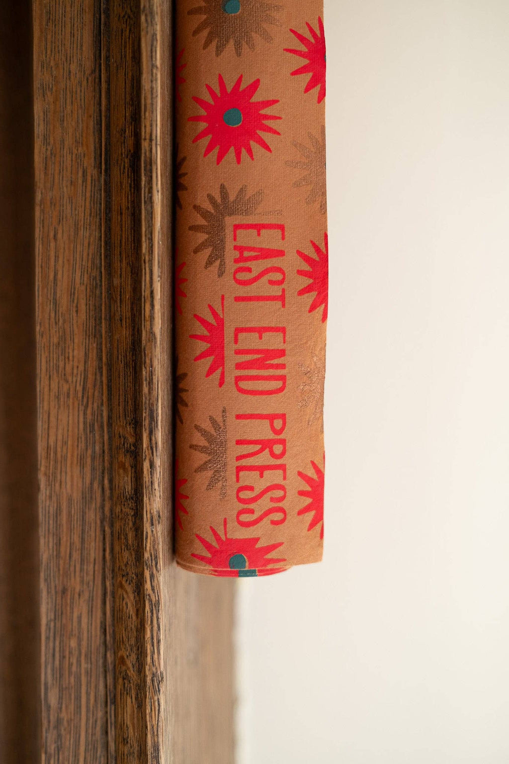 Gavepapir • Nougat Stjerner • 3 Ark • Sendes Ikke