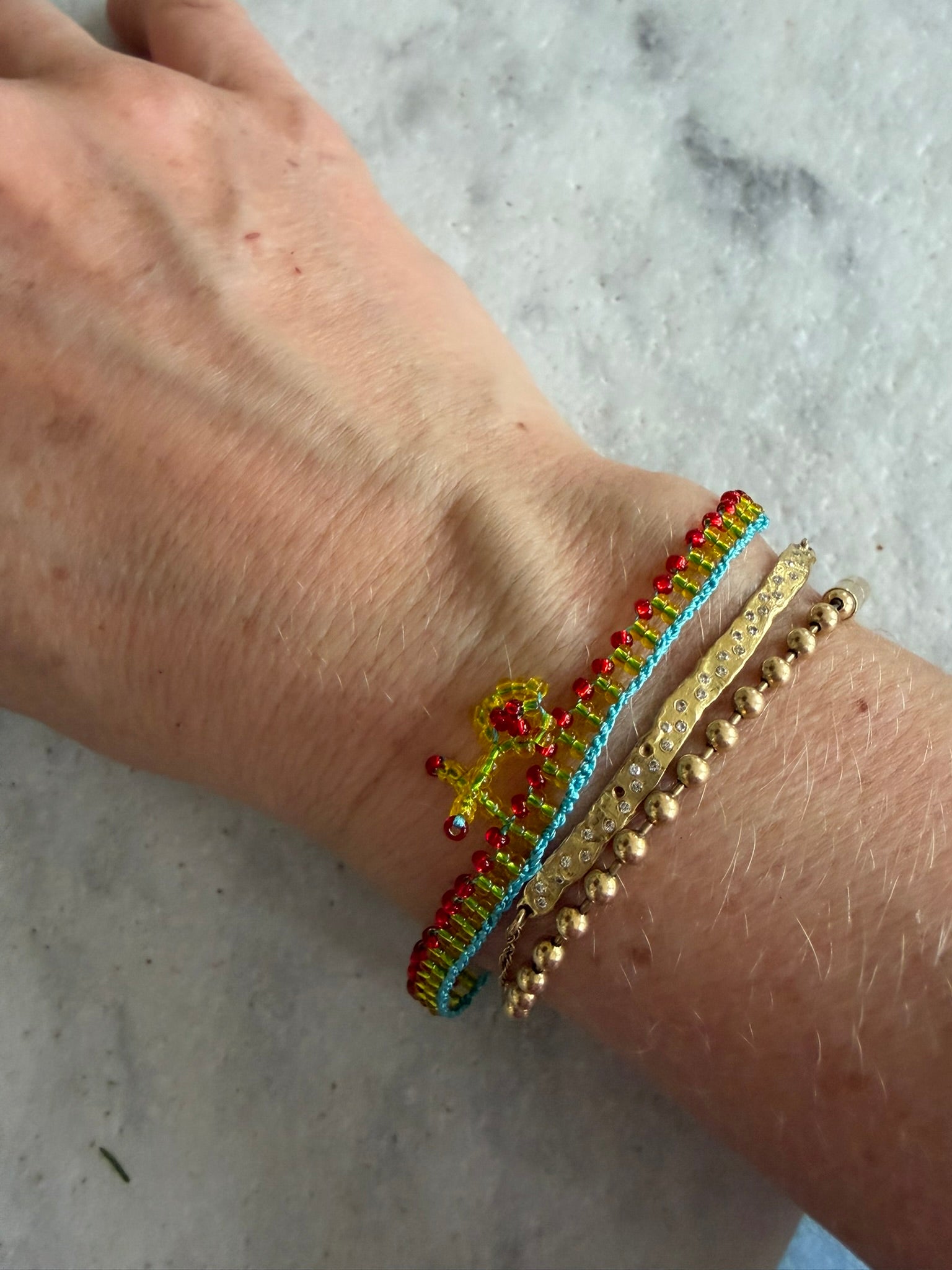 Armbånd • Kniplet • Rød & gul med blomst