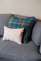 Pudevår • Hør • 50x50 cm • Tartan Bleu Paon