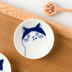 Lille SHICHI-tallerken i porcelæn med Mike-kattemotiv