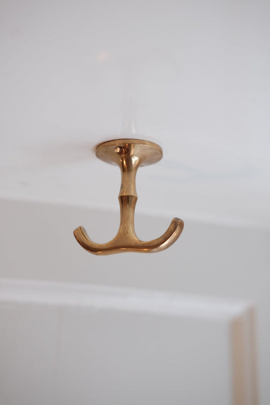 Anchor hook • Double hook for table
