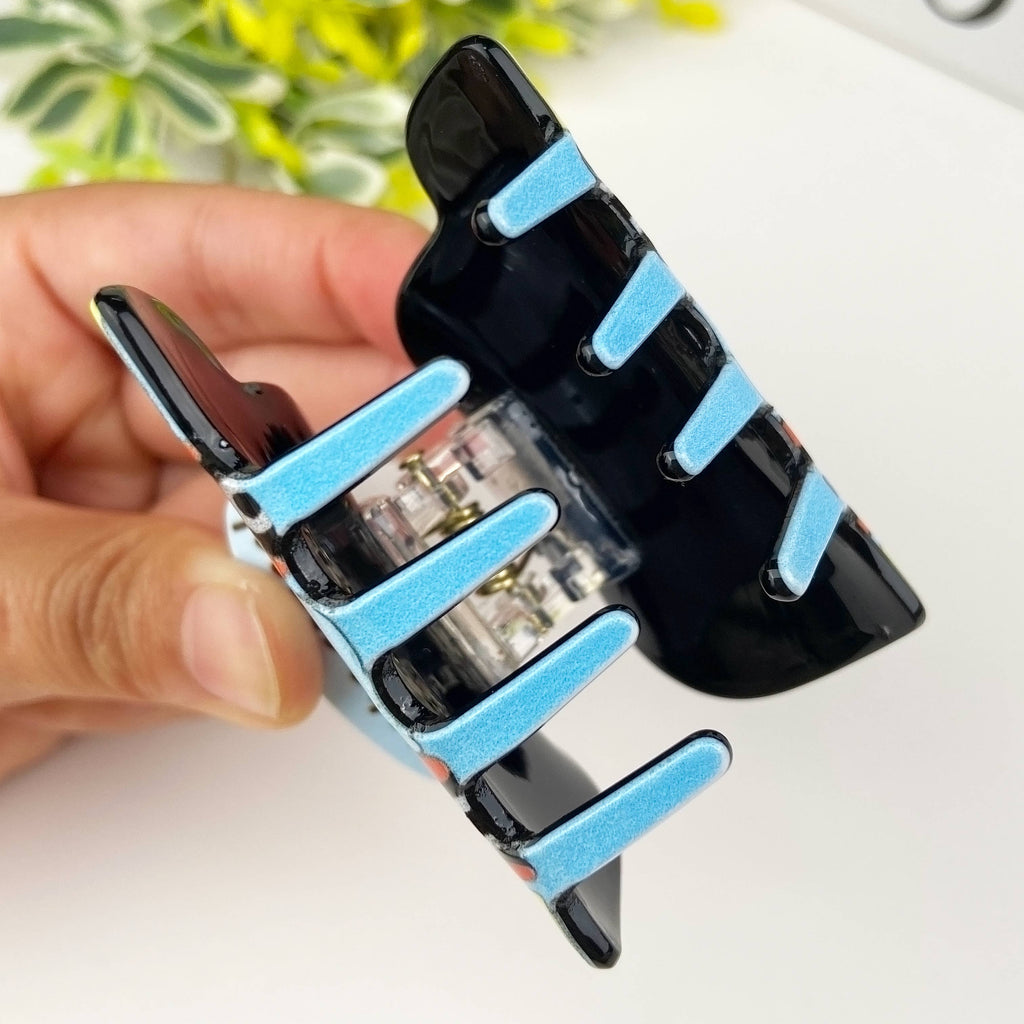 DORA medium hair clip, perfect for school bus hairstyles, shown holding back hair in a natural, everyday style.