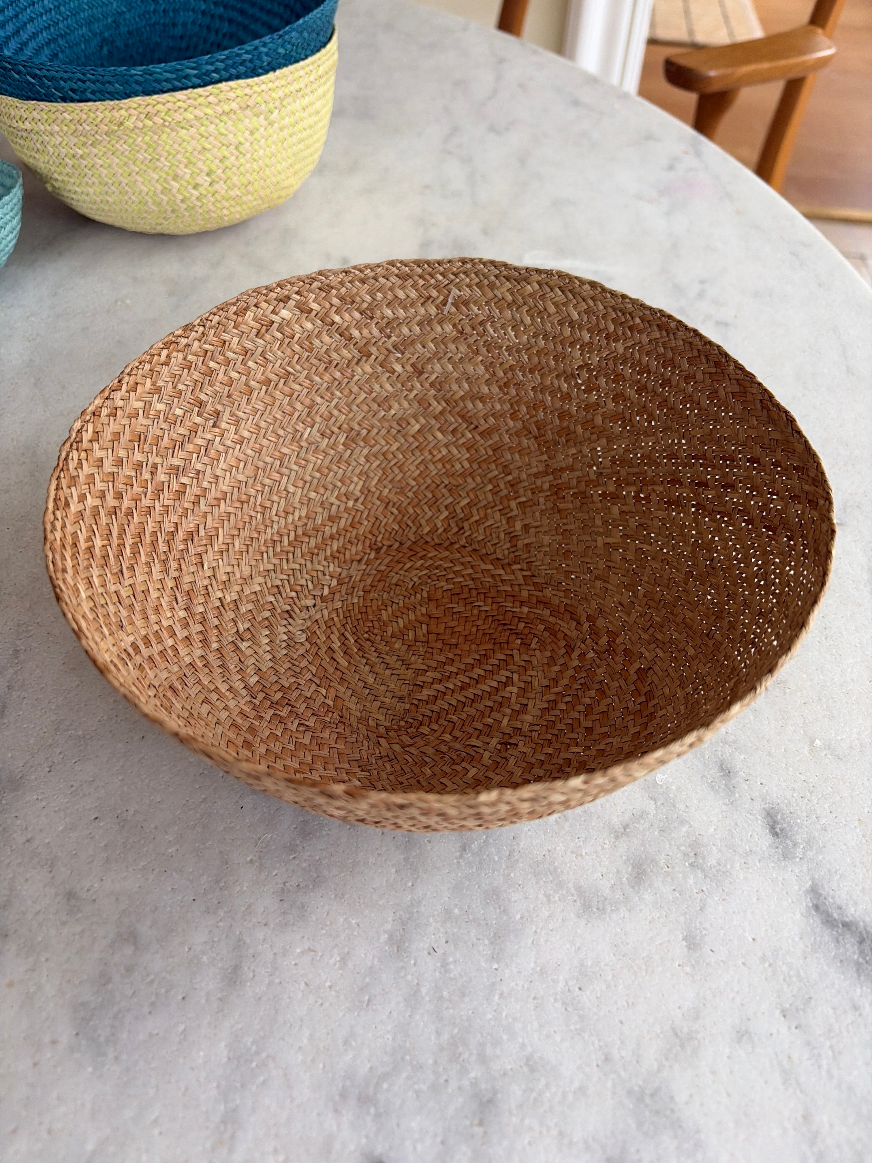 Braided bowl in Iraca palm leaves • brown