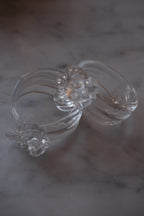 Mundblæst glas servietringe med blomstedesign, sæt af 2 fra Marqversen Möglich, elegant borddækning.