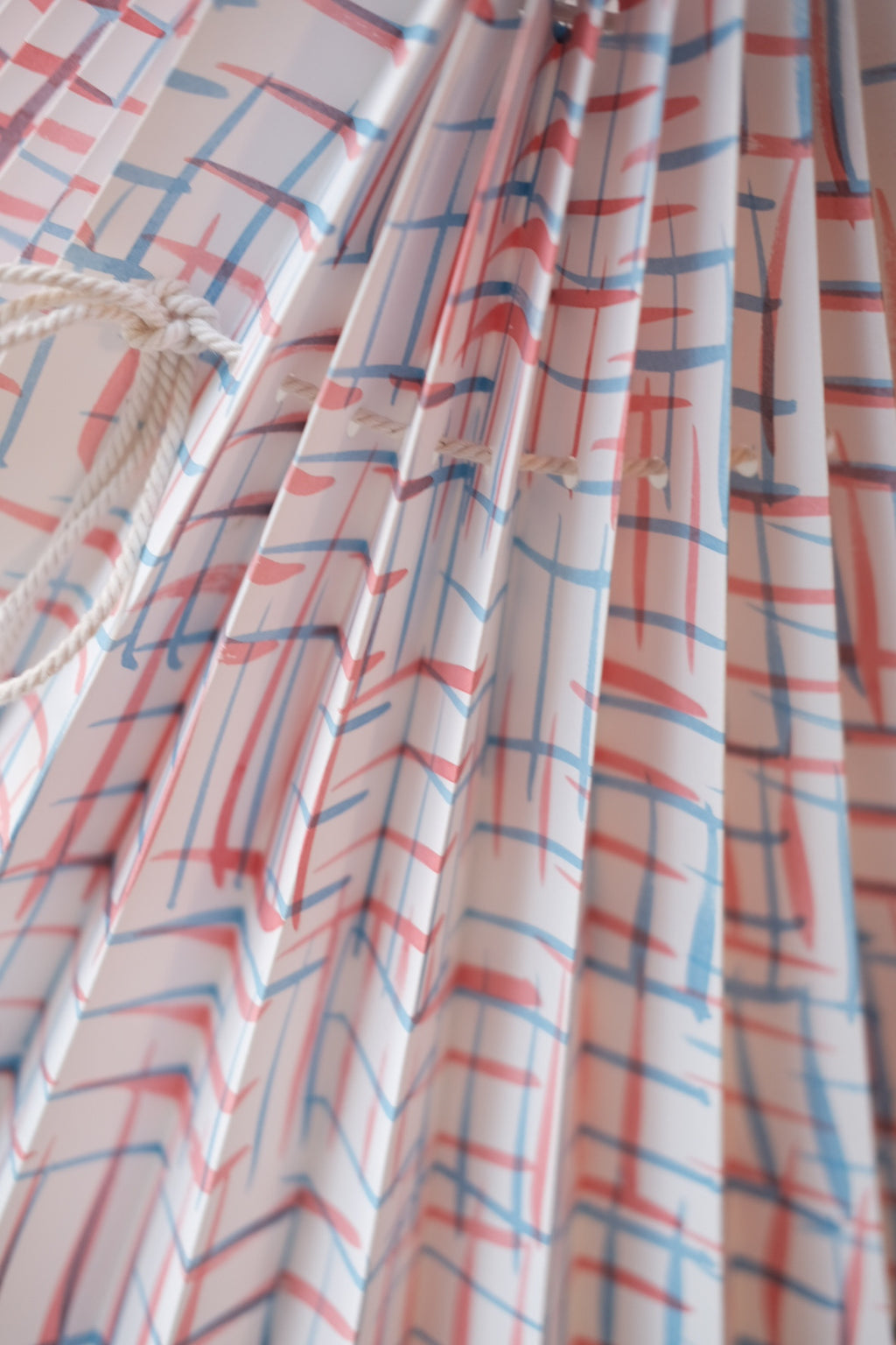 Lampeskærm • Håndlavet Plisseskærm • 26 cm • Blå & Rød Tern