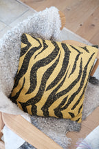 Uldpude • 40x40 cm • Zebra • Gul