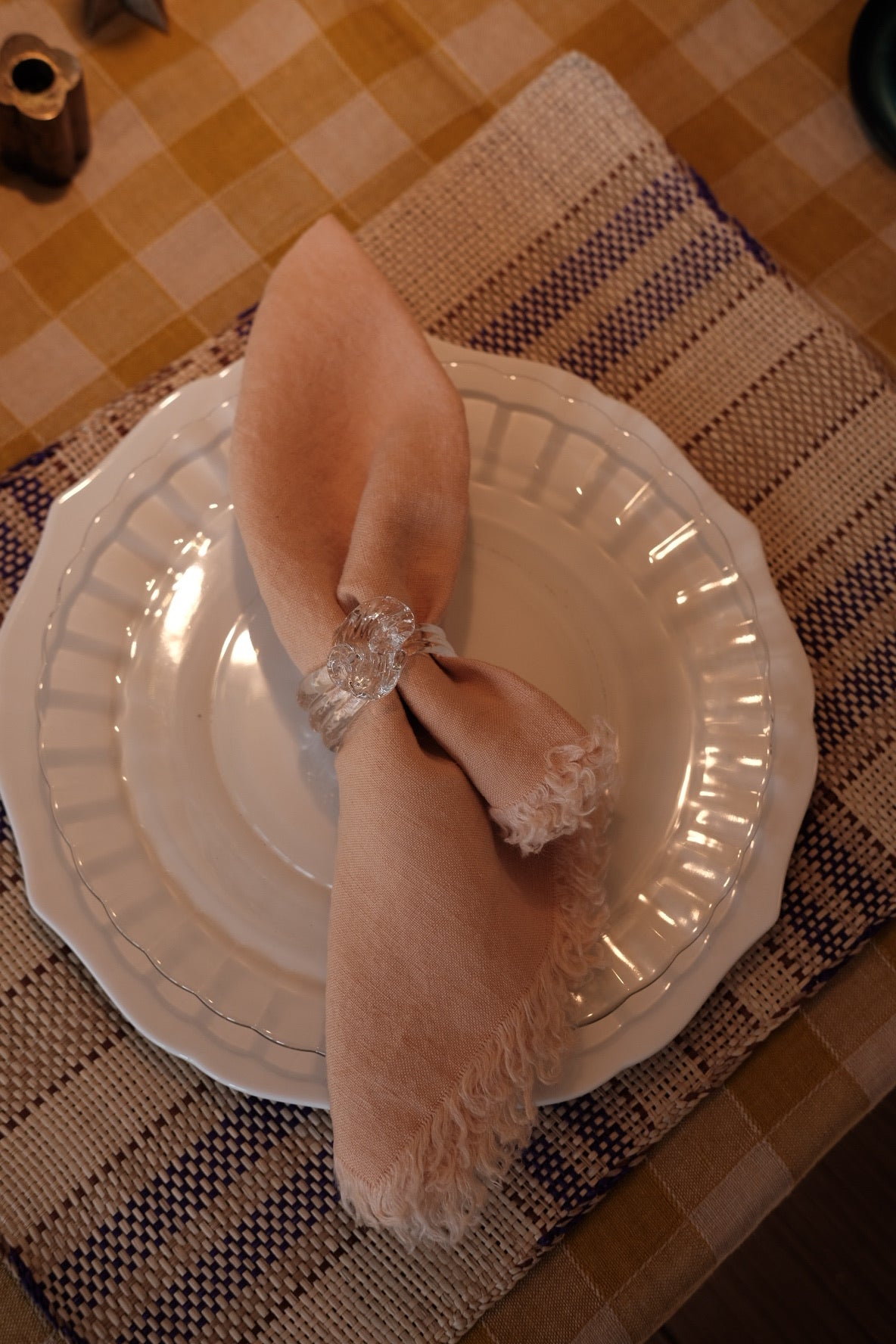 Mundblæst glas servietring med blomst design, sæt med 2 stk fra Marqversen Möglich.