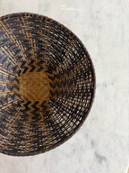 Braided bowl in Iraca palm leaves • Zigzag pattern • Brown
