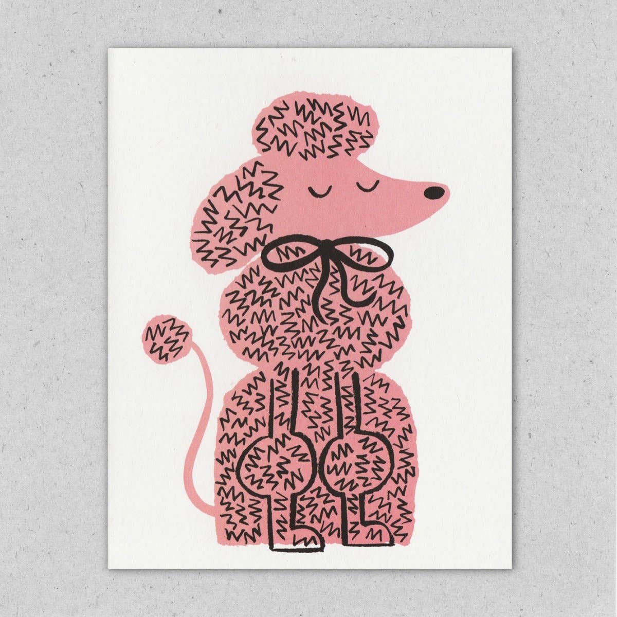 Lyserød puddel hund fra Lisa Jones Studio, blød pels og charmerende udseende, set i et naturtro billede.
