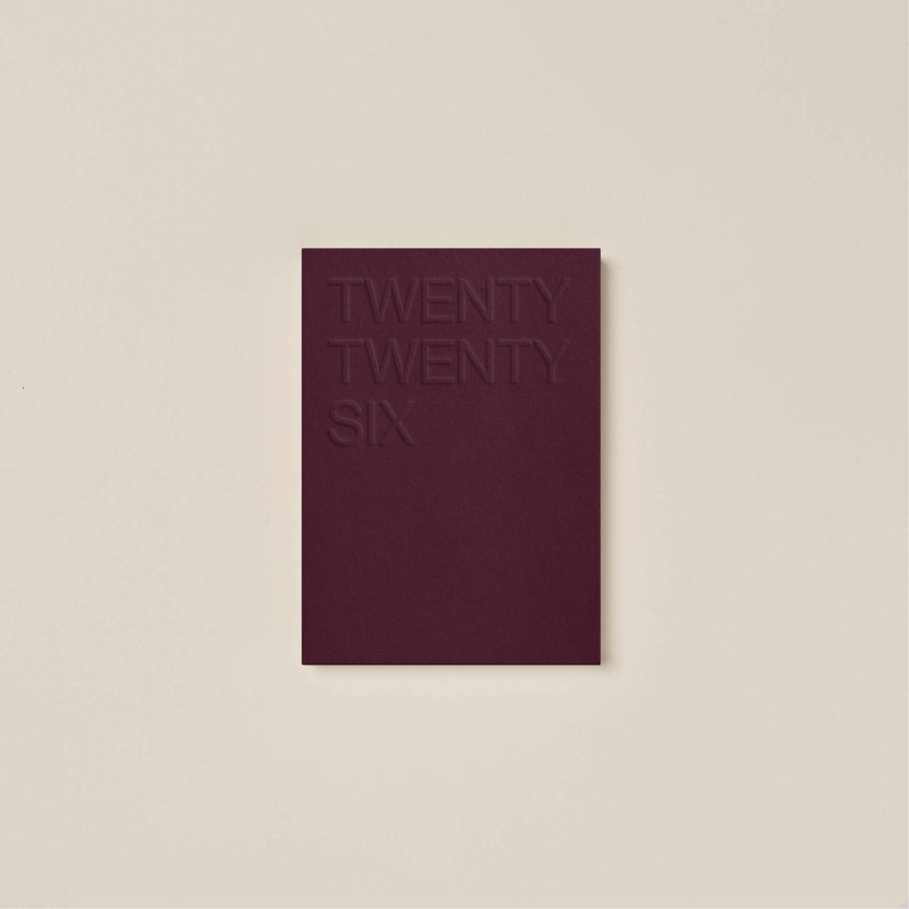 Årskalender • Claret • 2026 • DORA