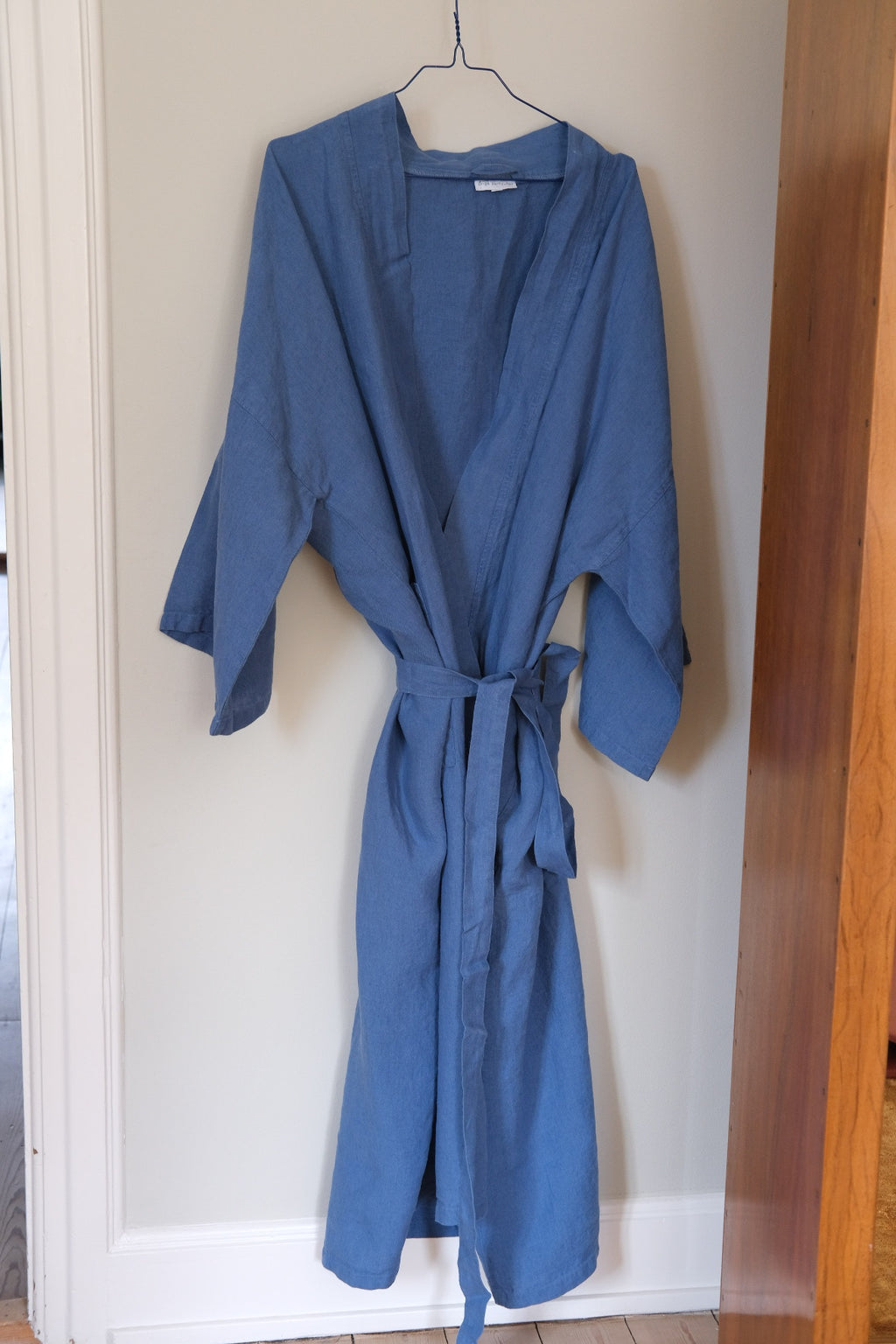 Linge Particulier Kimono i klar blå, XL-størrelse, blødt stof og afslappet pasform, vist i billedet.