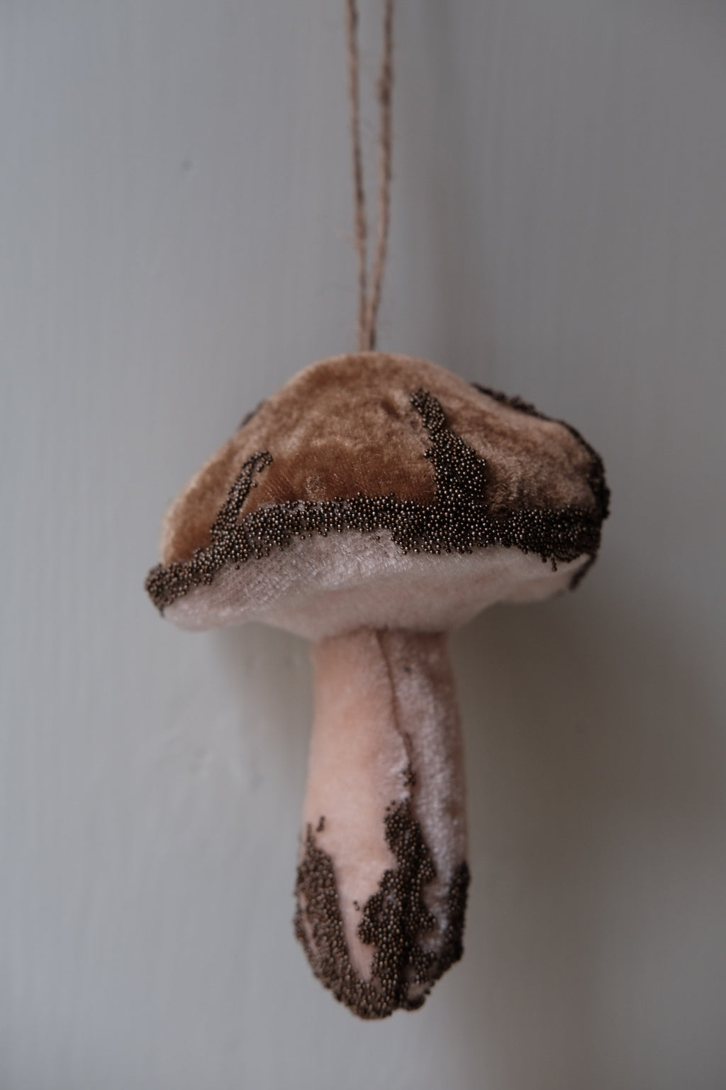 Juledekoration • Fløjl svamp med glitter • 10cm