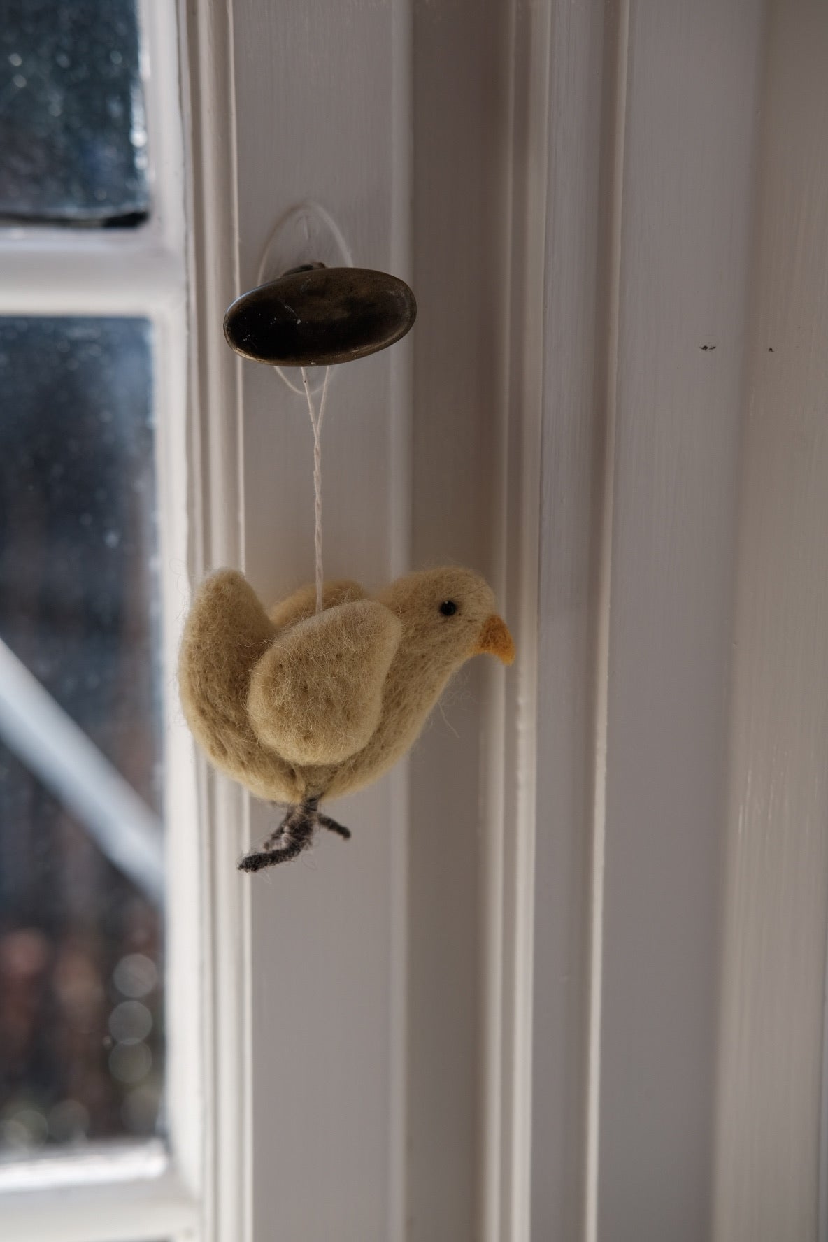 Gamcha Pynt Kylling Uld Easter decoration featuring a handcrafted chicken made from wool, perfect for spring holiday decor.