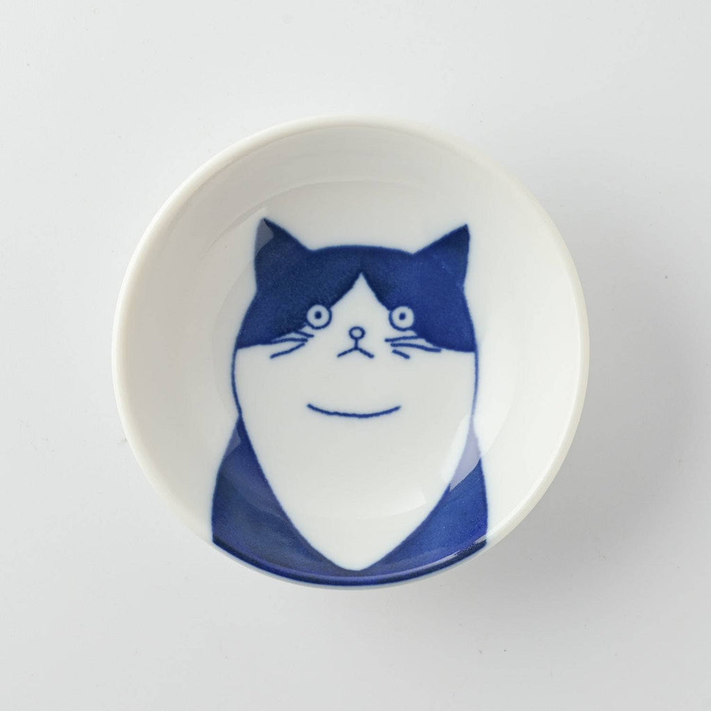 Lille SHICHI-tallerken i porcelæn med Mike-kattemotiv