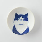 Lille SHICHI-tallerken i porcelæn med Mike-kattemotiv