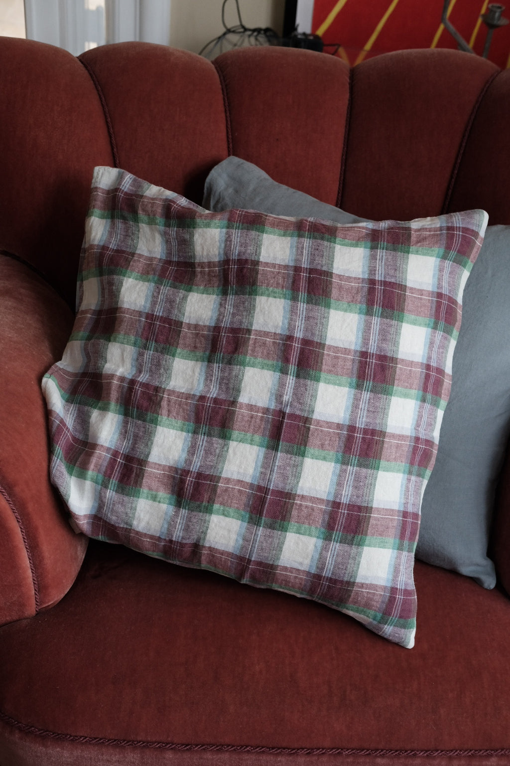 Pudevår • Hør • 50x50 cm • Blommefarvet Tern