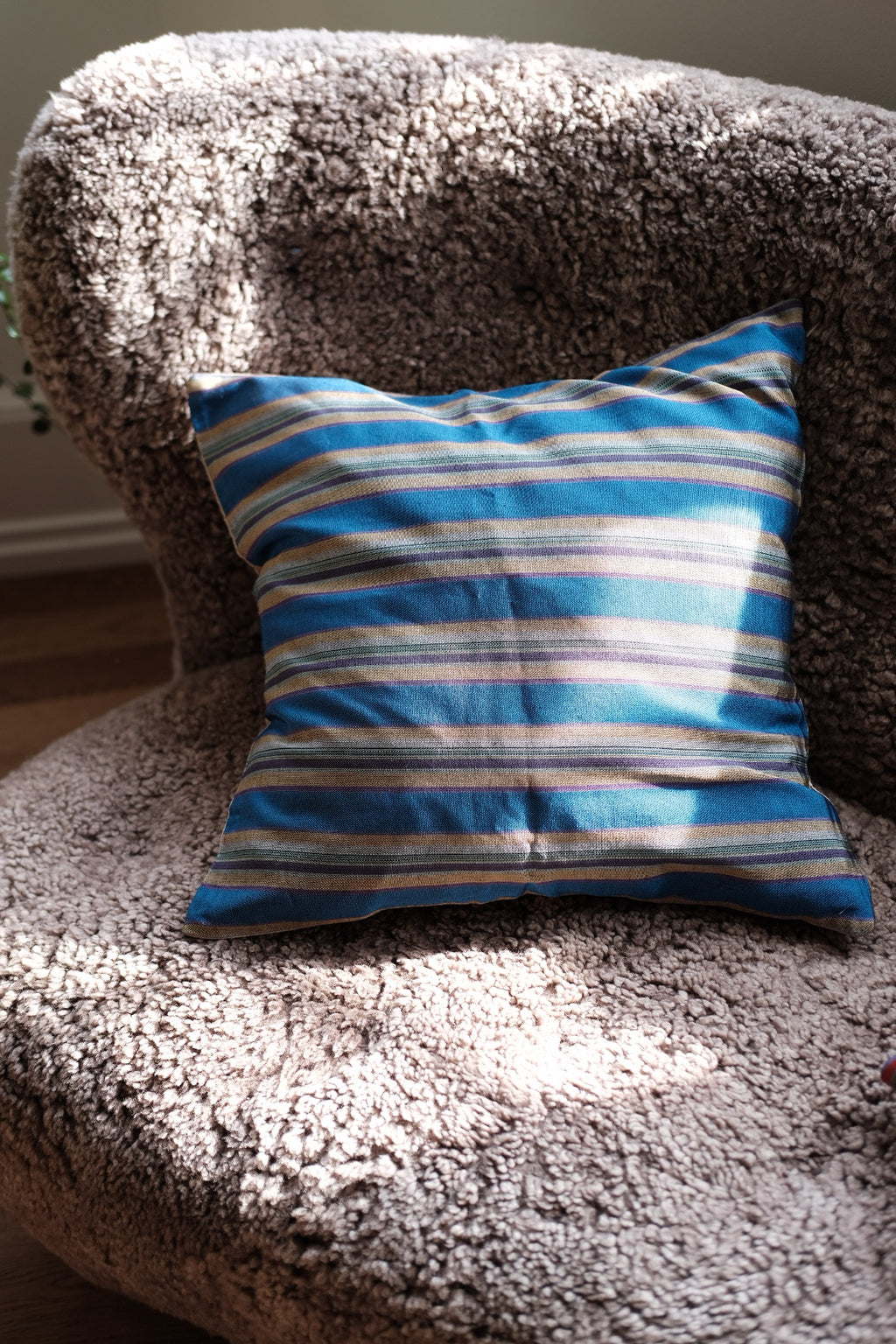 Silkepude • Håndvævet Råsilke • 50x50 • Blå, Lilla og Grøn • Strib