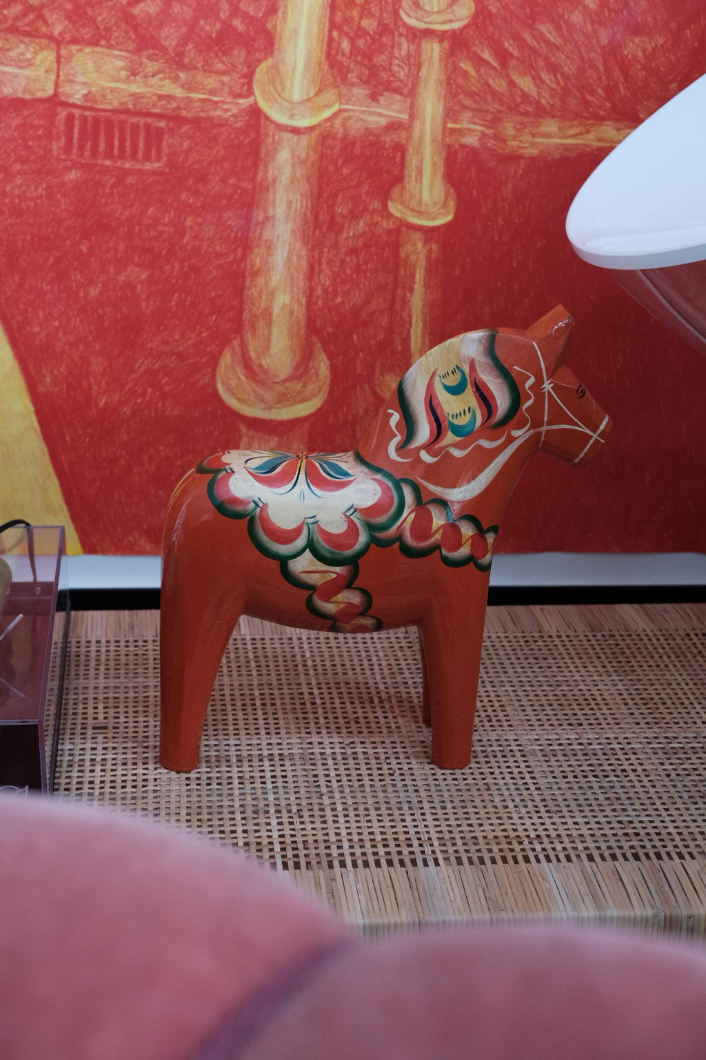 Vintage red Dalahest wooden horse sculpture, 34 cm tall, hand-painted by DORA VINTAGE, showcasing intricate details.