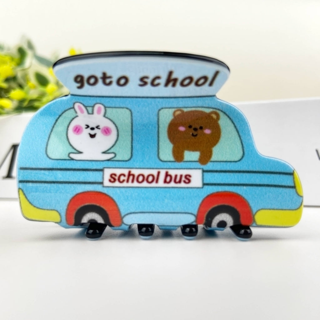 DORA medium hair clip used to style hair, suitable for school bus or casual hairstyles, shown in natural hair setting.