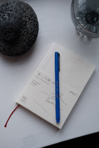 Midori A6 notesbog med blanke sider, kompakt notesbog til notater og skitser, uden linjer eller mønster.