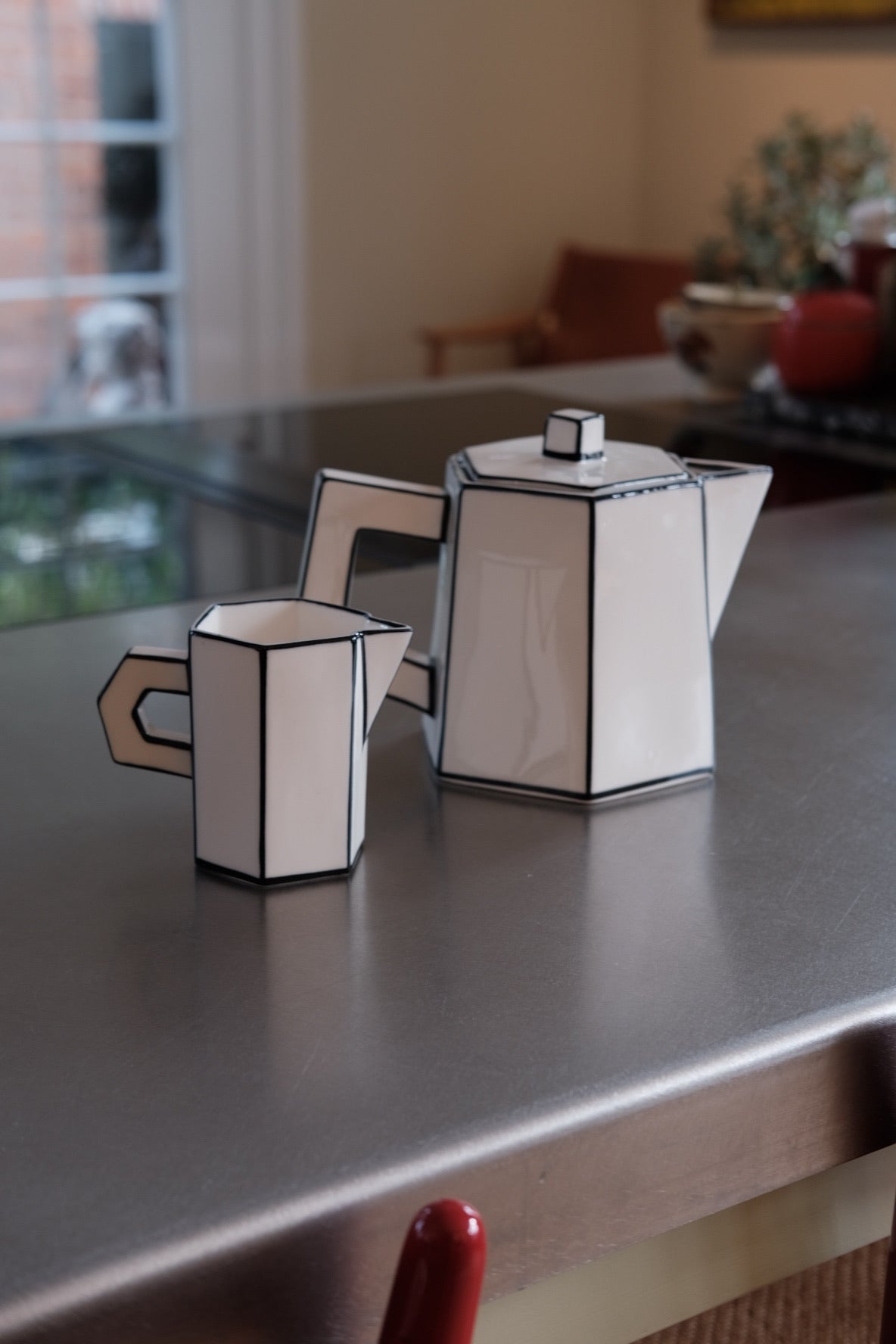 Serax Tekande Carte Blanche teapot with elegant design, made for brewing tea or coffee, showcasing a stylish ceramic finish.