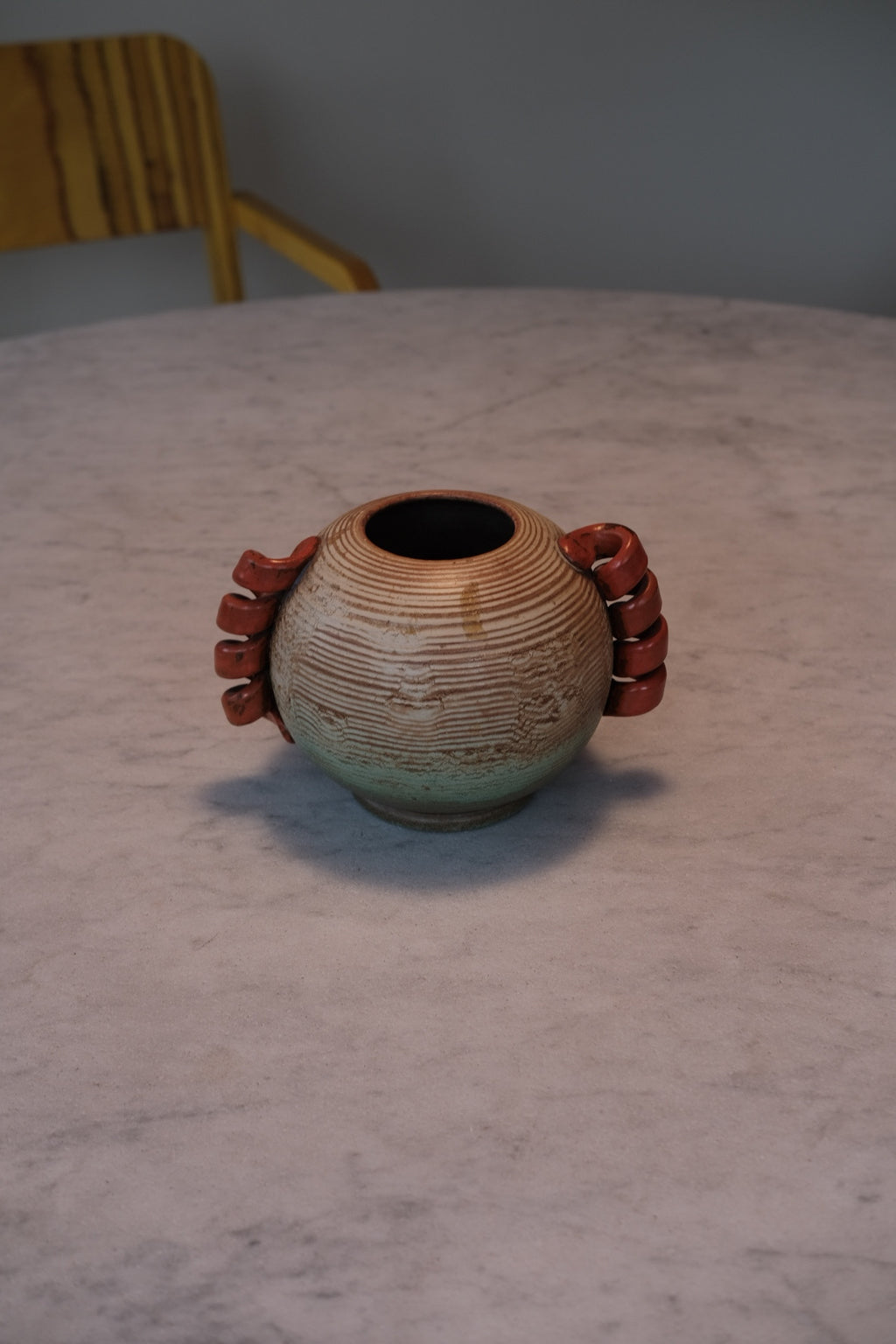 Vintage • Keramik • med snoet håndtag • DORA