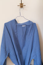 Linge Particulier kimono i klar blå med XL størrelse og bleu atlantique, vist i et elegant, afslappet design.