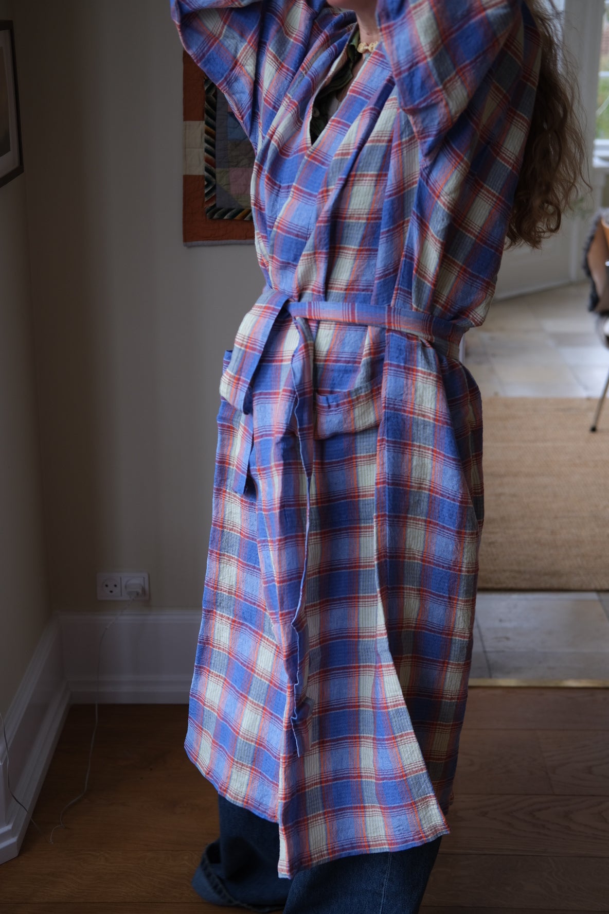 Blå kimono i ekossais mønster fra Linge Particulier, XL størrelse, let og sommerlig design med ternet print.