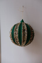 Julepynt • Til træet • Grøn Glaskugle med krymmel